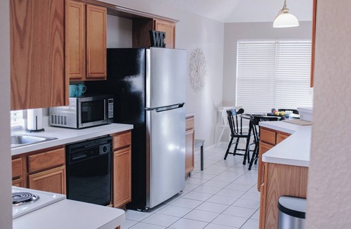 Lake Dallas House | Charming 3-bedroom house with High Speed Internet - 5 minutes from lake!