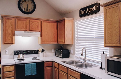 Lake Dallas House | Charming 3-bedroom house with High Speed Internet - 5 minutes from lake!