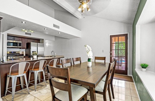 El Paso House | Charming 3 bedroom house with WiFi, AC beautiful backyard and pool.