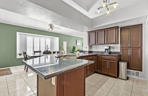 El Paso House | Charming 3 bedroom house with WiFi, AC beautiful backyard and pool.