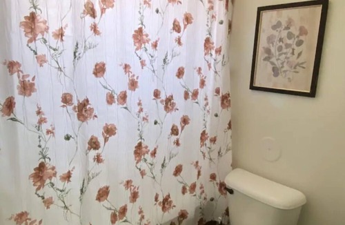 Biggs Field House | Charming 3-bedroom house in El Paso in a safe area with AC and wifi.
