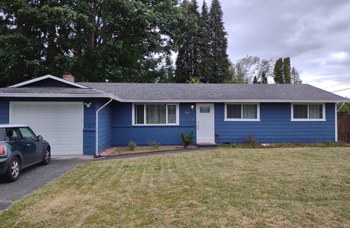 Everett House | Charming 3-bedroom house Near Everett Mall.