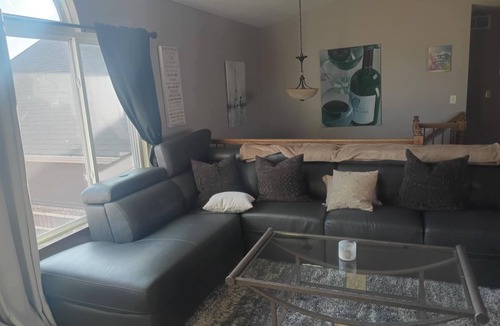 Goddard House | Charming 3-bedroom house in peaceful Goddard with AC, WiFi