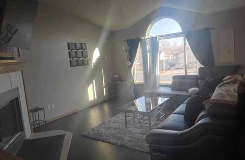 Goddard House | Charming 3-bedroom house in peaceful Goddard with AC, WiFi
