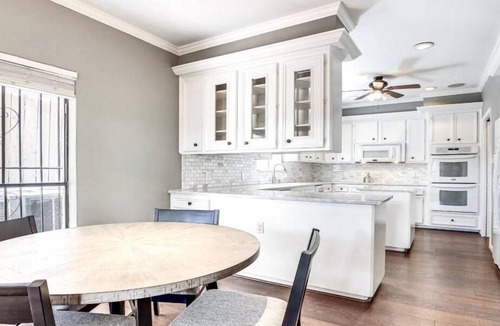 Houston House | Charming 3-bedroom house with WiFi, AC in superb Houston