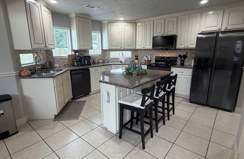 Central Southwest House | Charming 3-bedroom house with private pool in Houston