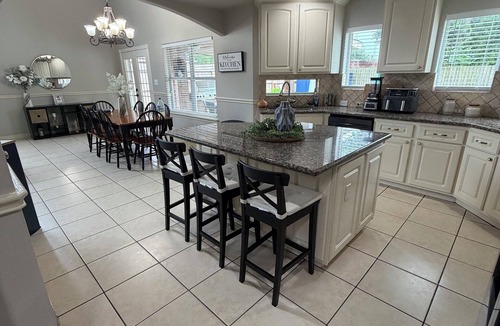 Central Southwest House | Charming 3-bedroom house with private pool in Houston