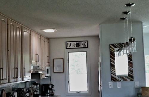Morehead City House | Charming 3-bedroom house with Privacy Fence, Large Deck, Ping-Pong, Marina