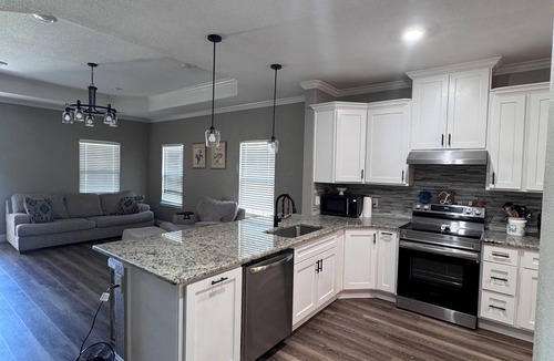 Quinlan House | Charming 3-bedroom house with AC in Quinlan
