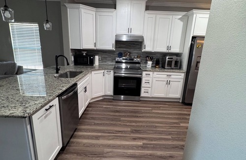 Quinlan House | Charming 3-bedroom house with AC in Quinlan