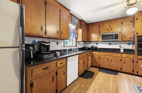 Raleigh House | Charming 3-bedroom house with AC in Raleigh for your stay