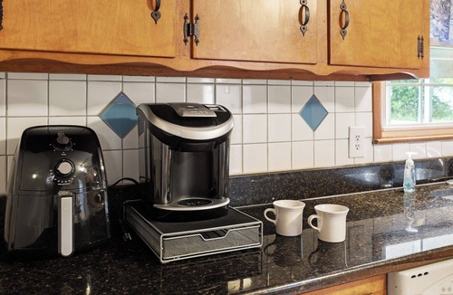 Raleigh House | Charming 3-bedroom house with AC in Raleigh for your stay