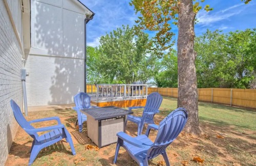Shawnee House | Charming 3-bedroom house in Shawnee with AC and WiFi