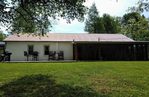 Sturgis House | Charming 3-bedroom house in a country setting with WiFi