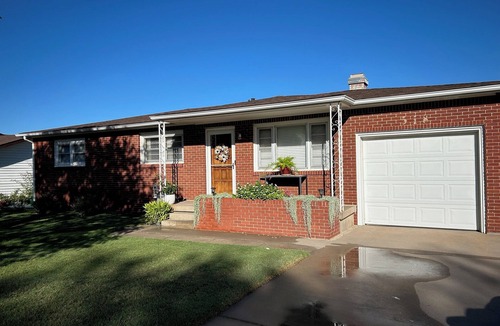 Ulysses House | Charming 3-bedroom house with sunset views in Ulysses
