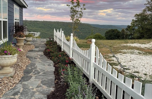 Winslow House | Charming 3-bedroom house overlooking beautiful Boston Mountains in Winslow