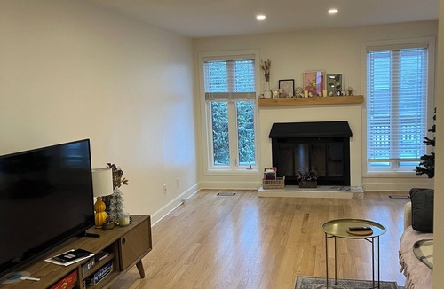 Ottawa Division House | Charming 3-bedroom house in Ottawa with cool AC breeze. Family friendly