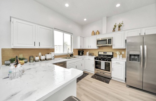Barker House | Charming 3-bedroom house in lovely Katy with WiFi, sleeps 8.