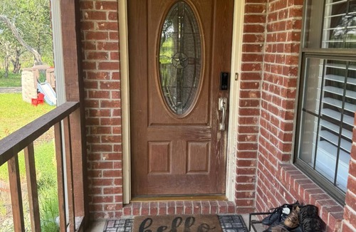 Adkins House | Charming 3-bedroom house with WiFi and AC in St. Hedwig