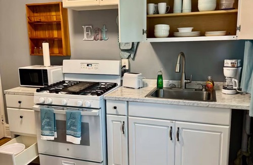 Albany House | Charming 3-bedroom house with pool table