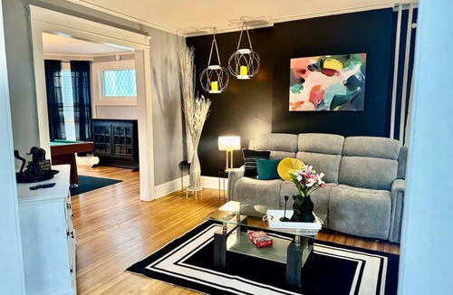 Albany House | Charming 3-bedroom house with pool table