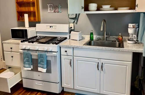 Albany House | Charming 3-bedroom house with pool table