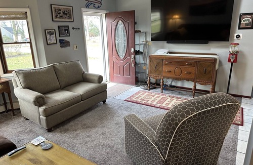Lake Erie Beach House | Charming 3-bedroom house with WiFi, A/C on Lakeside Rd in Angola, NY
