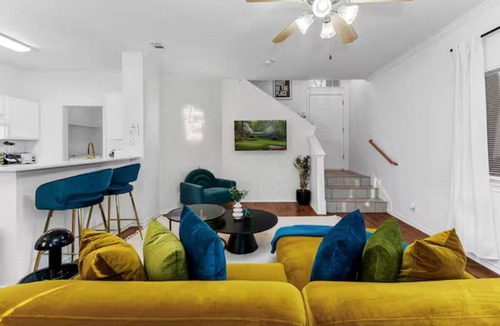 Austin House | Charming 3-bedroom house with AC and WiFi in awesome Austin!