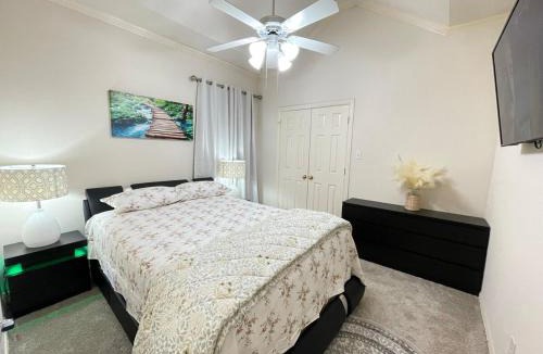 Bedford House | Charming 3-bedroom house near AT&T Stadium, Six Flag, DFW Airport