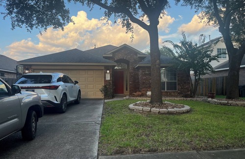 Conroe House | Charming 3-bedroom house with AC and fitness room in Conroe