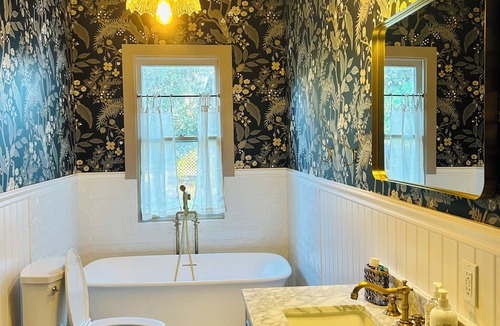 Cuero House | Charming 3-bedroom house with WiFi and AC in Cuero
