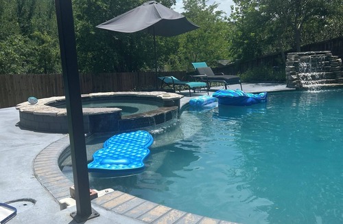 Dallas House | Charming 3-bedroom house with AC in Dallas perfect for relaxing