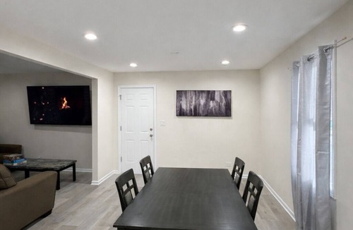 Elgin House | Charming 3-bedroom house in beautiful Elgin with AC