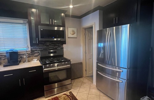 Alden Manor House | Charming 3-bedroom house with WiFi, AC and access to backyard