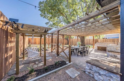 Euless House | Charming 3-bedroom house in Euless with a beautiful back yard!