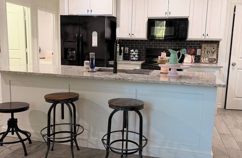 Flint House | Charming 3-bedroom house close to lake in cozy Flint neighborhood.