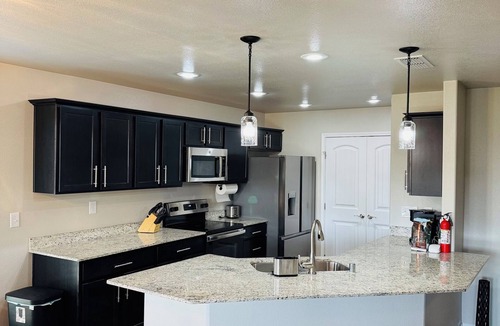 Hobbs House | Charming 3-bedroom house with AC, WiFi in tranquil Hobbs