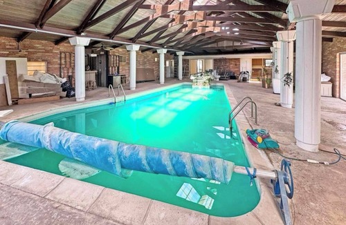 Hobbs House | Charming 3-bedroom house with WiFi, and an one of a kind indoor pool