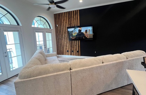 Woodlake - Briar Meadow House | Charming 3-bedroom house in Pleasant Houston with WiFi, AC