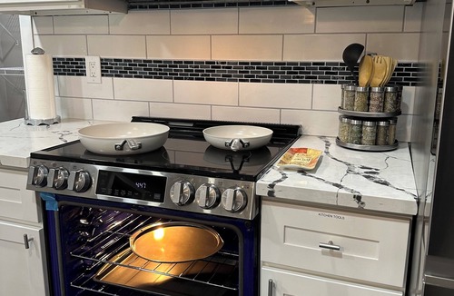 Lacey House | Charming 3-bedroom house with fitness room, WiFi in the heart of Lacey