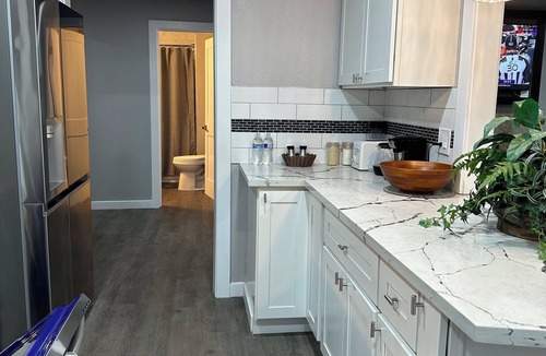 Lacey House | Charming 3-bedroom house with fitness room, WiFi in the heart of Lacey