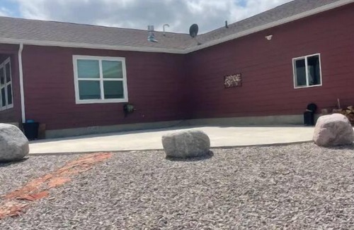 Lander House | Charming 3-bedroom house with AC, WiFi in beautiful Lander