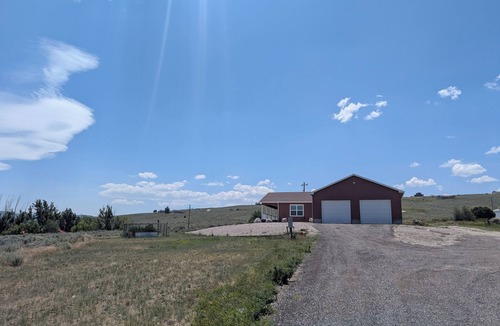 Lander House | Charming 3-bedroom house with AC, WiFi in beautiful Lander
