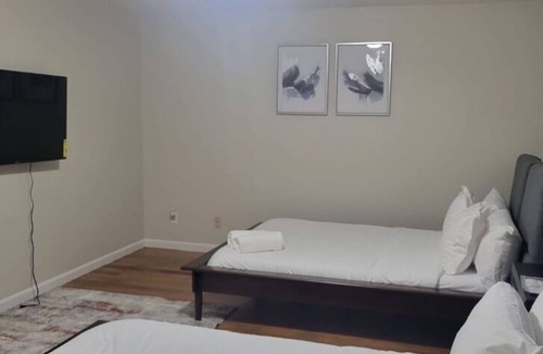 Ampere House | Charming 3-bedroom house with AC and WiFi in pleasant Newark