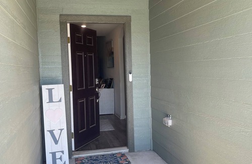 Rosston House | Charming 3-bedroom house with WiFi, AC in pleasant Ponder