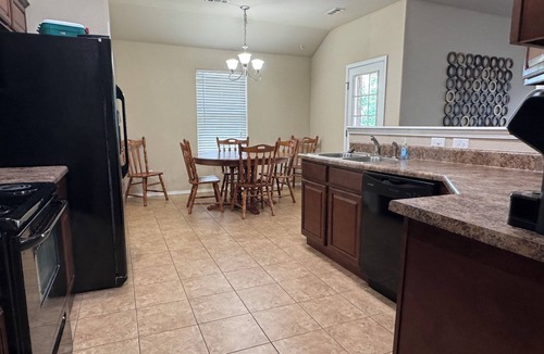 Rogers House | Charming 3-bedroom house in Rogers with WiFi and AC, Close to attractions