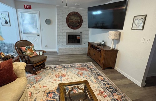 Enid House | Charming 3-bedroom house with heating/AC, family friendly and centrally located.