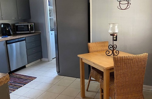 Nash House | Charming 3-bedroom house with WiFi and AC in Nash