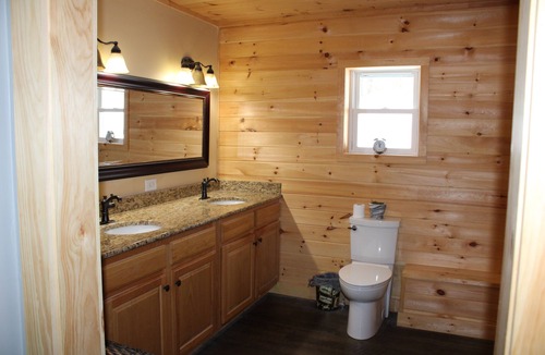 Orrington House | Charming 3-bedroom lake house in Orrington with Wi-Fi, AC and boat dock.