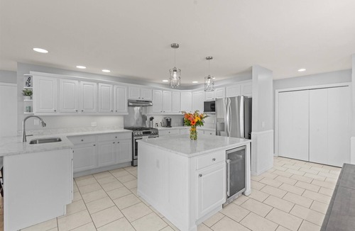 Auburn House | Charming 3-bedroom lake front home with patio, WiFi and AC. Minutes from Auburn.